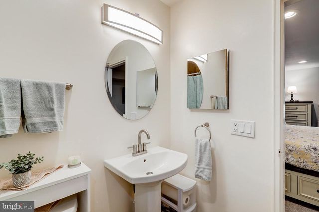 43 VALLEYBROOK DR, Lancaster, PA 17601