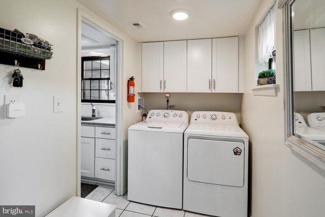 43 VALLEYBROOK DR, Lancaster, PA 17601