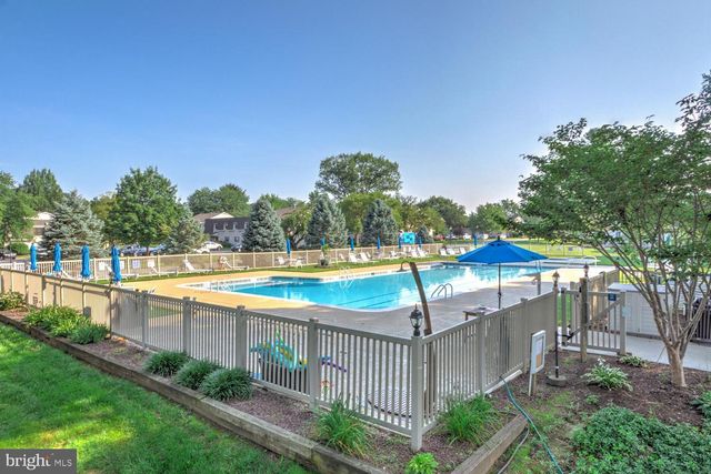 43 VALLEYBROOK DR, Lancaster, PA 17601