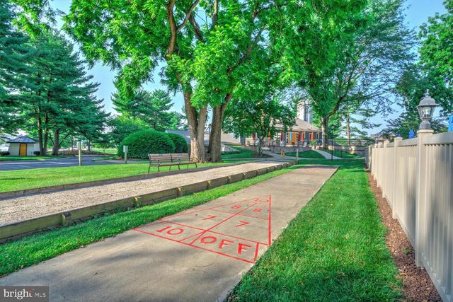 43 VALLEYBROOK DR, Lancaster, PA 17601
