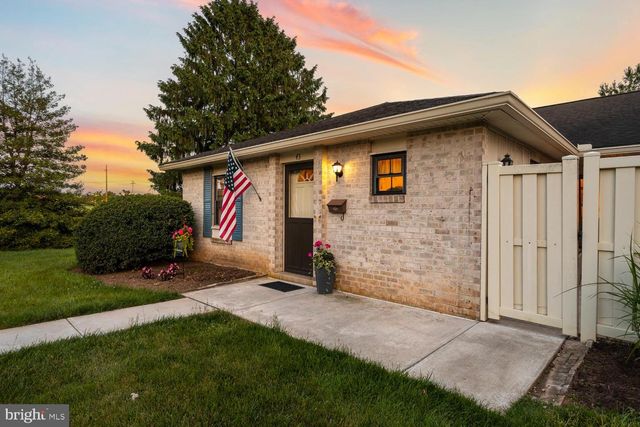 43 VALLEYBROOK DR, Lancaster, PA 17601