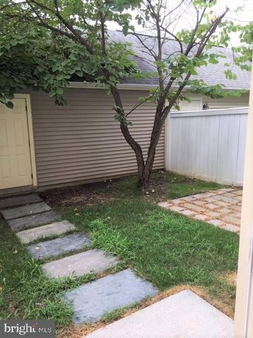 1118 RESERVE CHAMPION DR, Rockville, MD 20850