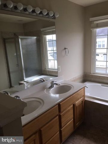 1118 RESERVE CHAMPION DR, Rockville, MD 20850