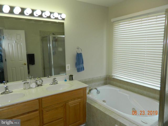 1118 RESERVE CHAMPION DR, Rockville, MD 20850