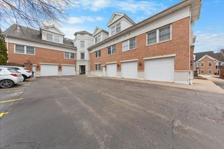 111 S 5th Avenue D, St. Charles, IL 60174