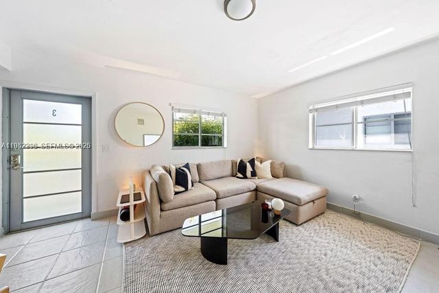 1050 7th St 1050-3, Miami Beach, FL 33139