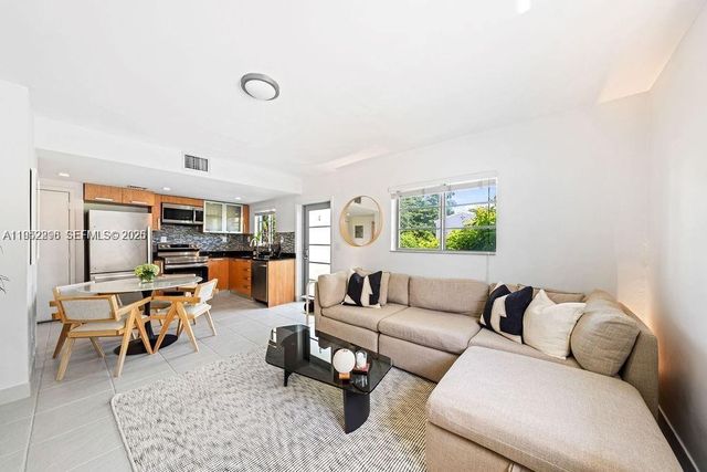 1050 7th St 1050-3, Miami Beach, FL 33139