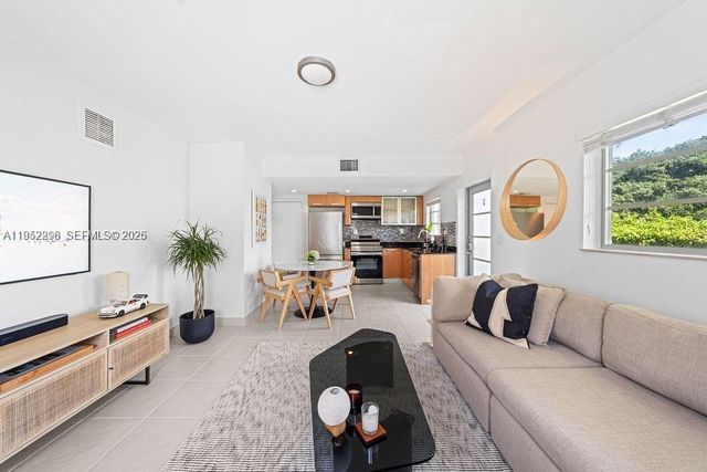 1050 7th St 1050-3, Miami Beach, FL 33139