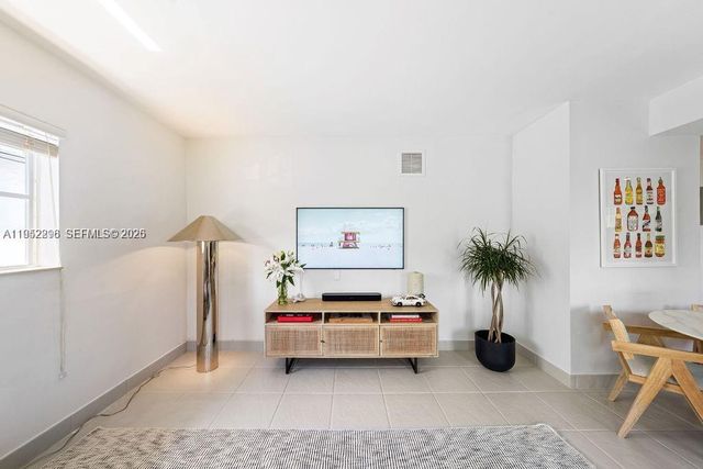 1050 7th St 1050-3, Miami Beach, FL 33139