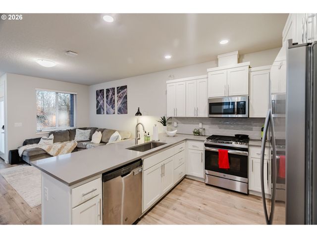 6268 Se HARKNESS Ln, Hillsboro, OR 97123