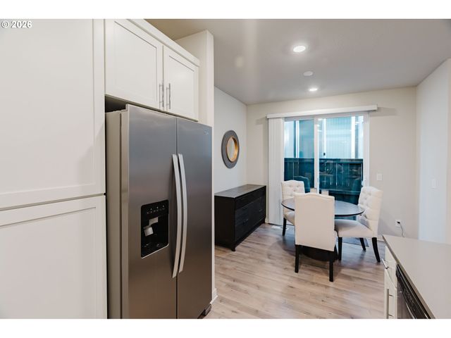 6268 Se HARKNESS Ln, Hillsboro, OR 97123