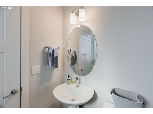 6268 Se HARKNESS Ln, Hillsboro, OR 97123