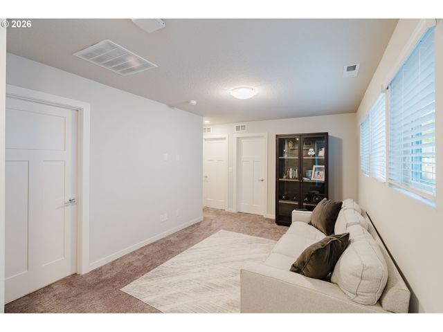 6268 Se HARKNESS Ln, Hillsboro, OR 97123