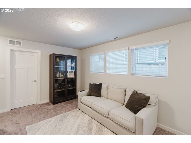 6268 Se HARKNESS Ln, Hillsboro, OR 97123