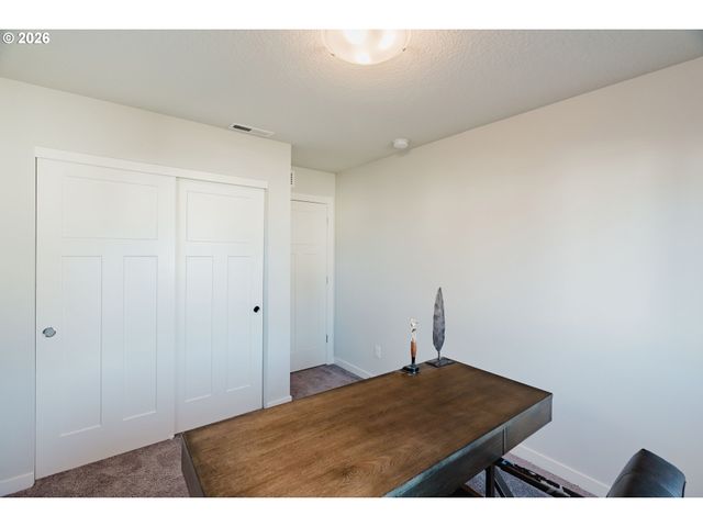 6268 Se HARKNESS Ln, Hillsboro, OR 97123