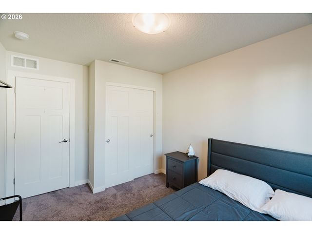 6268 Se HARKNESS Ln, Hillsboro, OR 97123