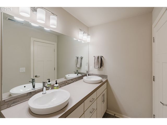 6268 Se HARKNESS Ln, Hillsboro, OR 97123