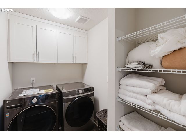 6268 Se HARKNESS Ln, Hillsboro, OR 97123