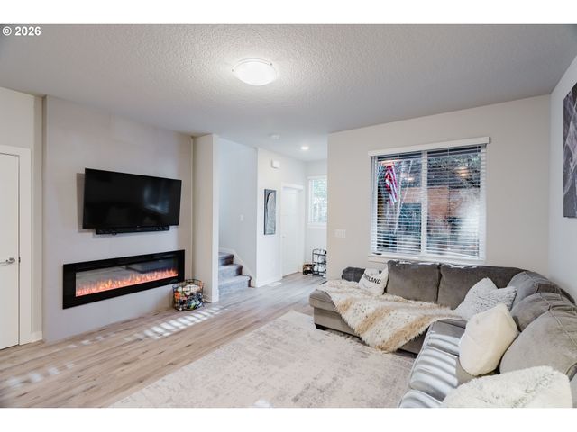 6268 Se HARKNESS Ln, Hillsboro, OR 97123