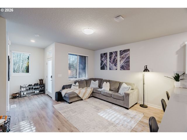 6268 Se HARKNESS Ln, Hillsboro, OR 97123