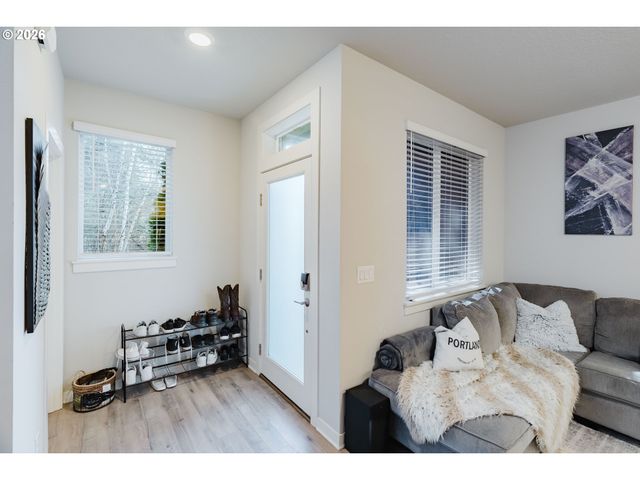 6268 Se HARKNESS Ln, Hillsboro, OR 97123