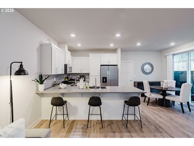 6268 Se HARKNESS Ln, Hillsboro, OR 97123