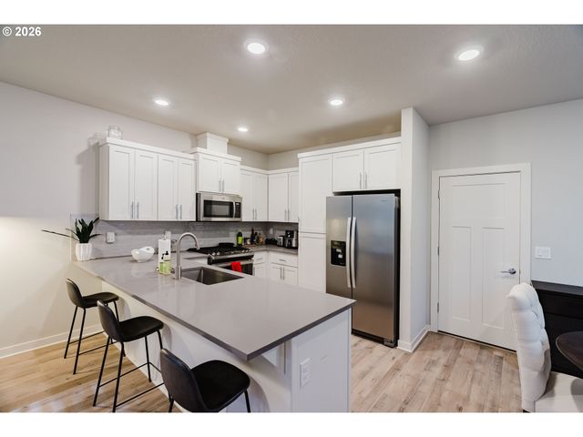 6268 Se HARKNESS Ln, Hillsboro, OR 97123