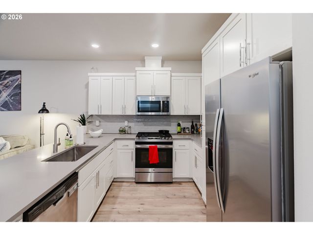 6268 Se HARKNESS Ln, Hillsboro, OR 97123