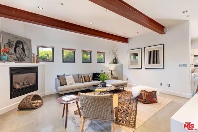3322 Caroline Avenue, Culver City, CA 90232