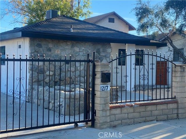 1217 Woodworth, San Fernando, CA 91340