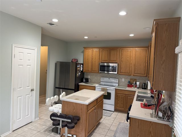 3225 Judge Holland Lane, Plano, TX 75025