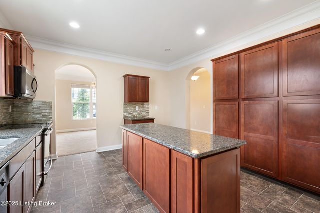 9108 Tamarack Grove Ln, Louisville, KY 40291