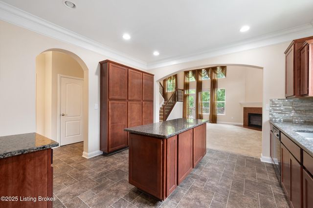 9108 Tamarack Grove Ln, Louisville, KY 40291