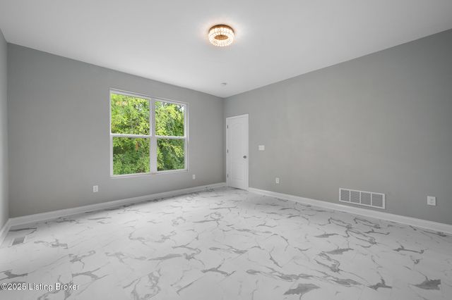 9108 Tamarack Grove Ln, Louisville, KY 40291