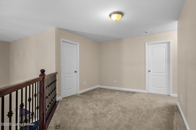 9108 Tamarack Grove Ln, Louisville, KY 40291