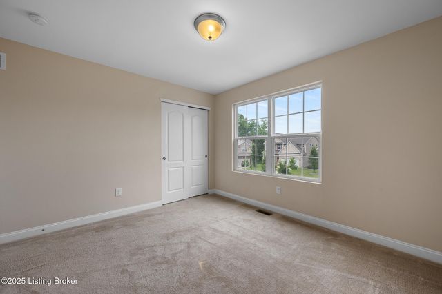 9108 Tamarack Grove Ln, Louisville, KY 40291