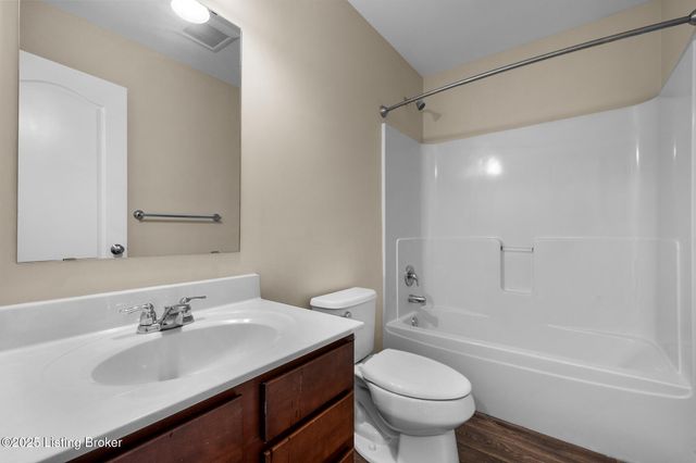 9108 Tamarack Grove Ln, Louisville, KY 40291