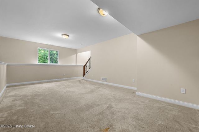 9108 Tamarack Grove Ln, Louisville, KY 40291