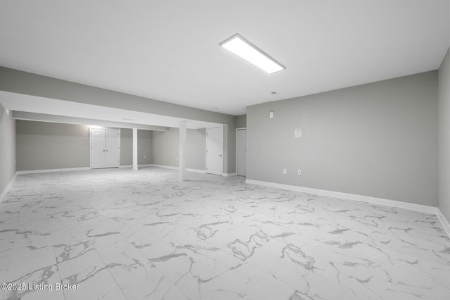 9108 Tamarack Grove Ln, Louisville, KY 40291