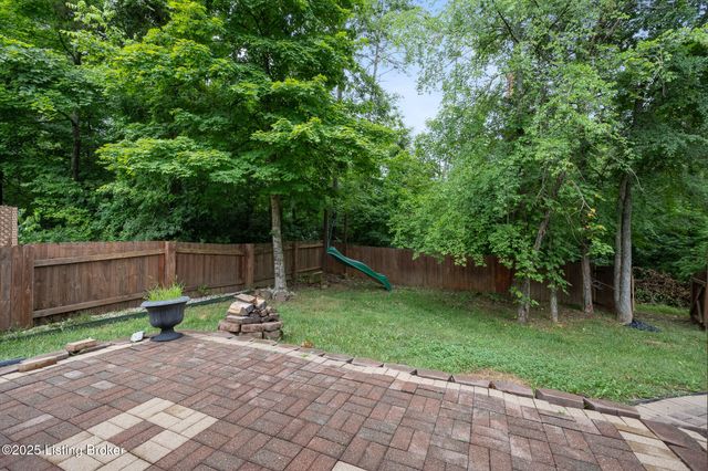 9108 Tamarack Grove Ln, Louisville, KY 40291