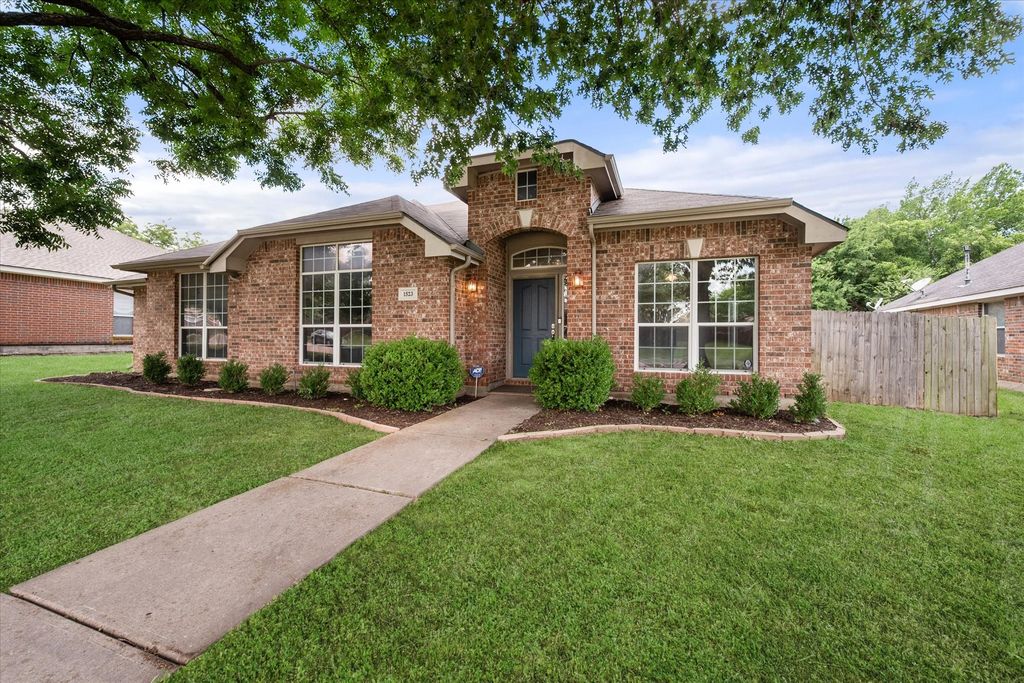 1523 Hamilton Drive, Cedar Hill, TX 75104