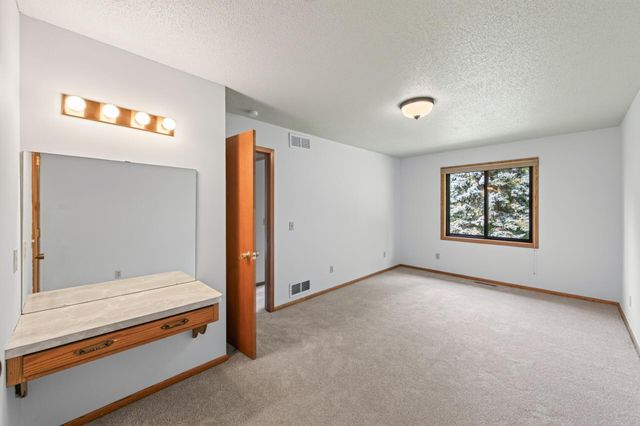 7238 Taffy Way, Eden Prairie, MN 55346