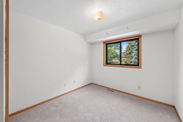 7238 Taffy Way, Eden Prairie, MN 55346