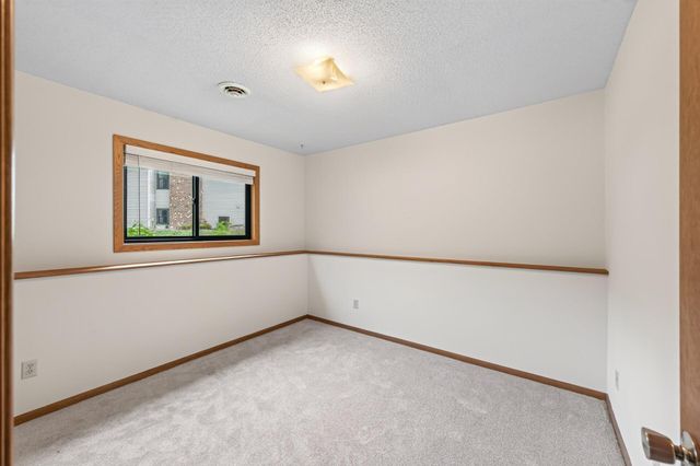 7238 Taffy Way, Eden Prairie, MN 55346