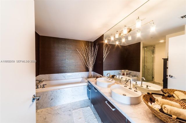 244 Biscayne Blvd 4407, Miami, FL 33132