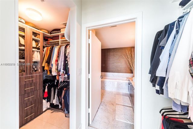 244 Biscayne Blvd 4407, Miami, FL 33132