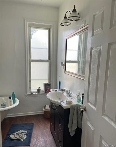 18077 Homer Street, Roseville, MI 48066