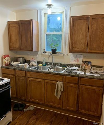 18077 Homer Street, Roseville, MI 48066