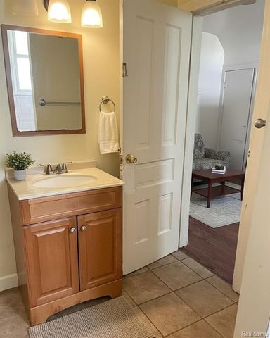 18077 Homer Street, Roseville, MI 48066