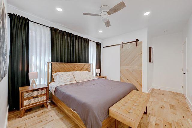 325 S Frio ST, Lockhart, TX 78644